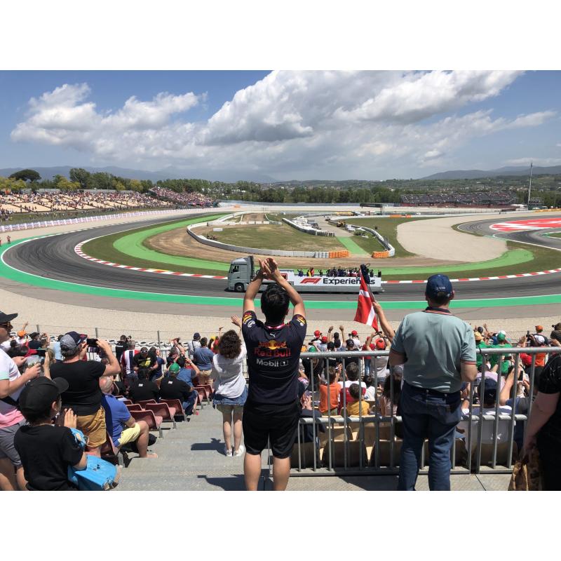 Formule 1 reizen Circuit de Catalunya (vliegreis) (AMSTERDAM 4 daagse BCN) 6 G stand (zitplek orange tribune) (weekend) 3* Alhambra
