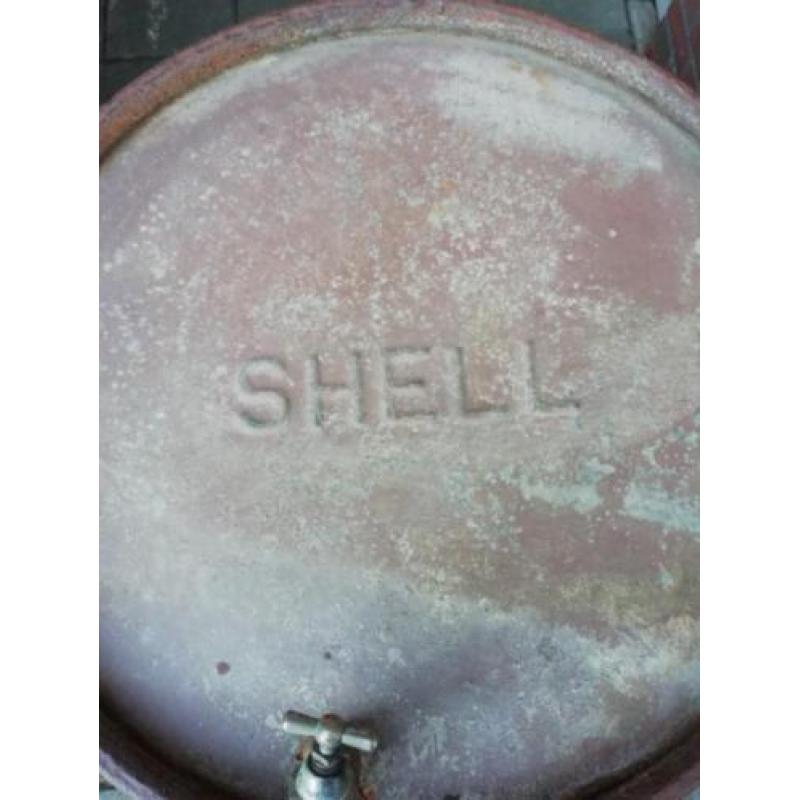 Industriele oude Shell brandstof vat olie ton
