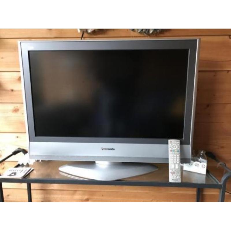 Televisie lcd panasonic 32 inch/. 82 cm. Hd-ready