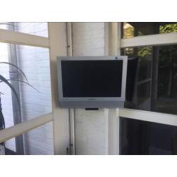 LCD Samsung tv 19 inch met vogels ophangbeugel