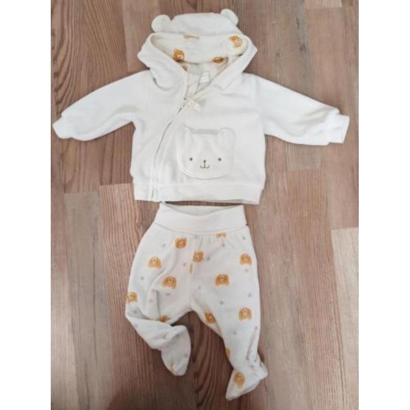 Pakket Babykleding maat 50/ jongens